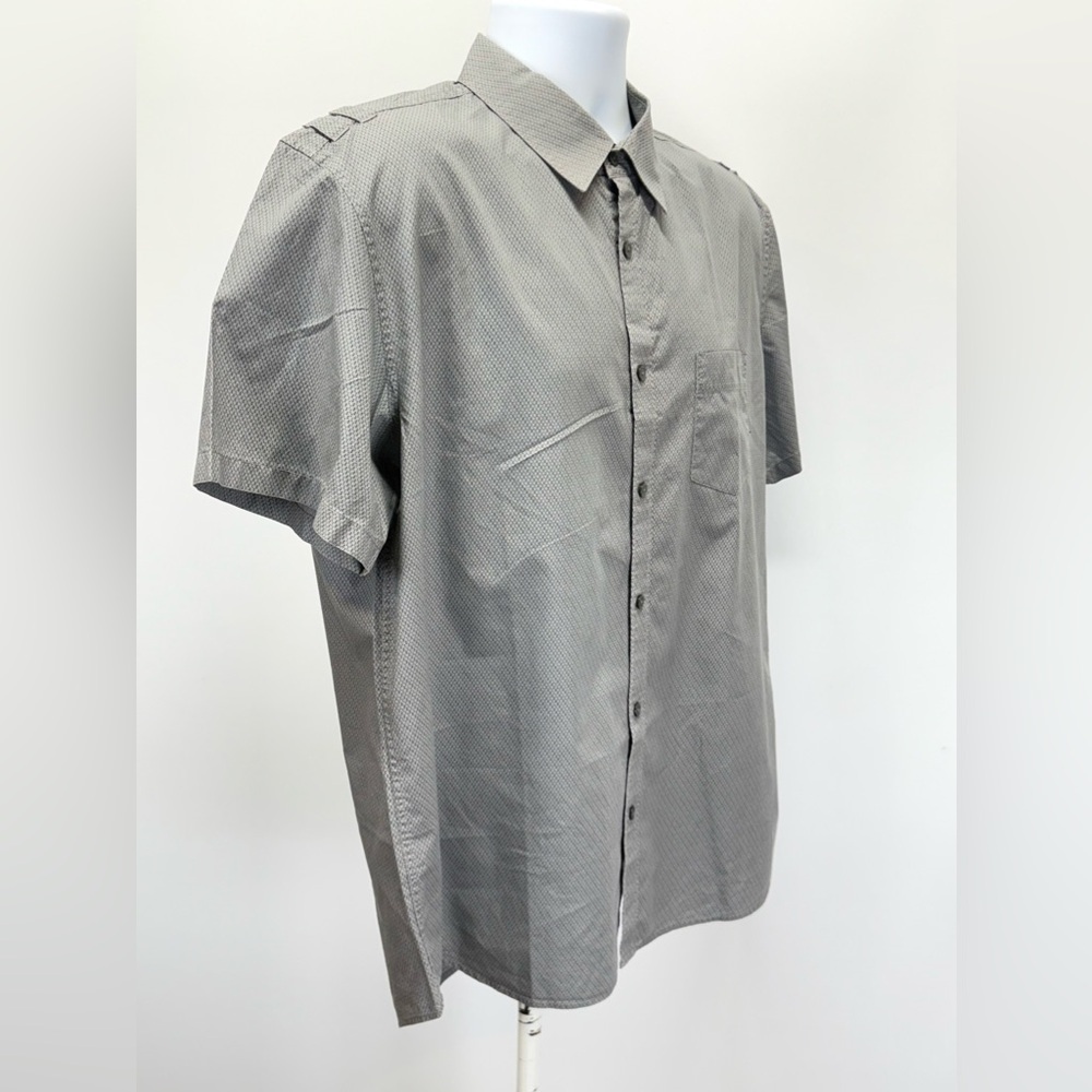 Calvin Klein Gray Micro Geometric Pattern Short S… - image 7